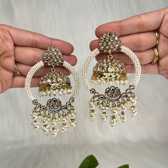 Premium Gold With Champagne Pearls 2 In 1 Pachi
Kundan Jhumka Earrings - Picture 3 of 4